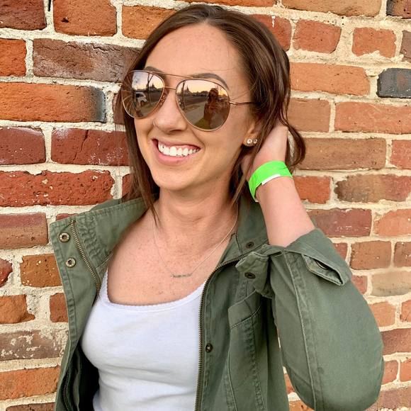 Meet your Posher, Kaitlin - Picture 1 of 1